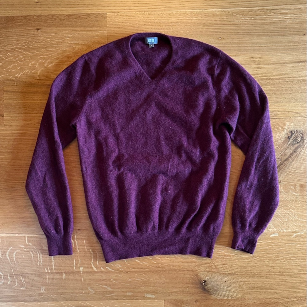 Uniqlo 100% cashmere burgundy Sweater